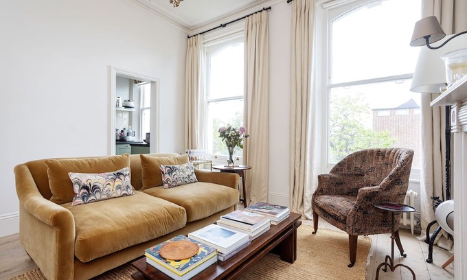 St. Helen's Apartamento | Victorian Serenity, by Veeve