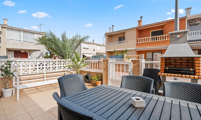 Torrevieja Casa | Holiday Home 'Casa Plugge' with Private Terrace, Private Garden and Air Conditioning