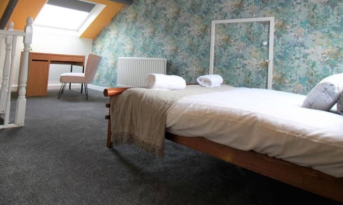 Gateshead Apartamento | Spacious 4 bed flat with free parking