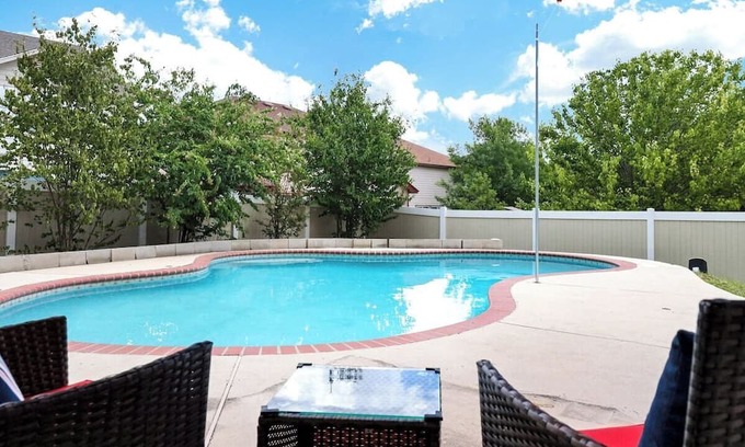 Live Oak Casa | This house is a 5 bedroom(s), 2.5 bathrooms, located in Live Oak, TX.
