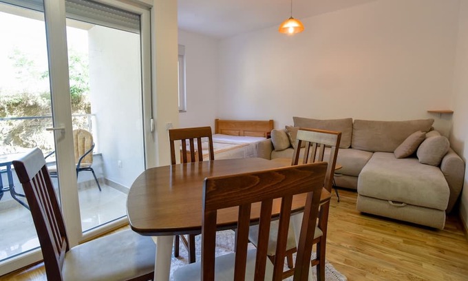 Becici Apartamento | Sea View Flat w Balcony 5 min to Beach in Budva