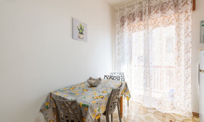 Partanna Apartamento | Holiday Apartment 'Casa Mazzini' with Balcony