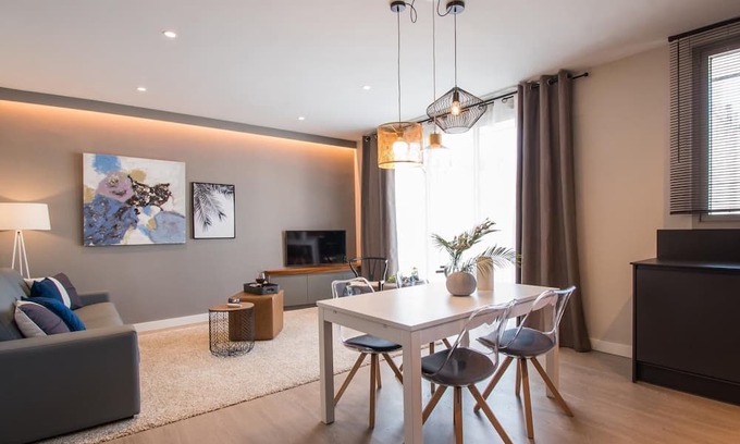 Sitges Apartamento | Sitges Spaces Seaside Beach Flat- 4 Bedroom/2Bathroom/Terrace- Sleeps up to 8