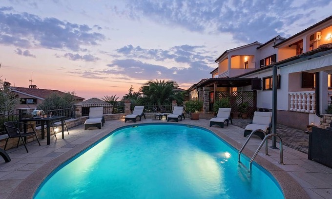 Brnobici Apartamento | Beautiful apartment with sea view and swimming pool