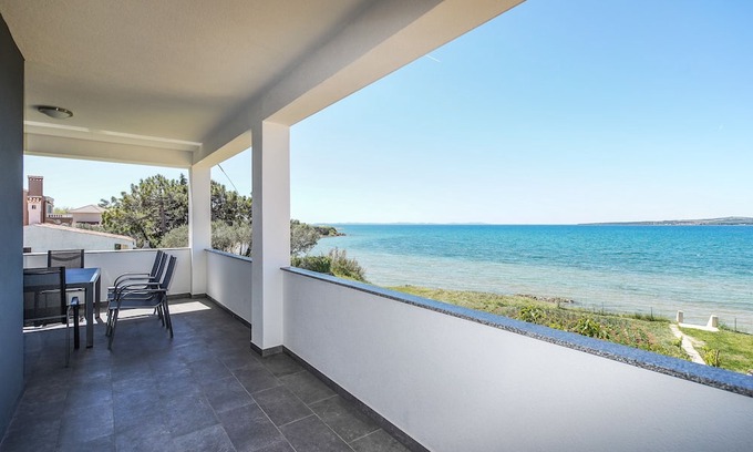 Privlaka Apartamento | Apartment KICO first row to the SEA!