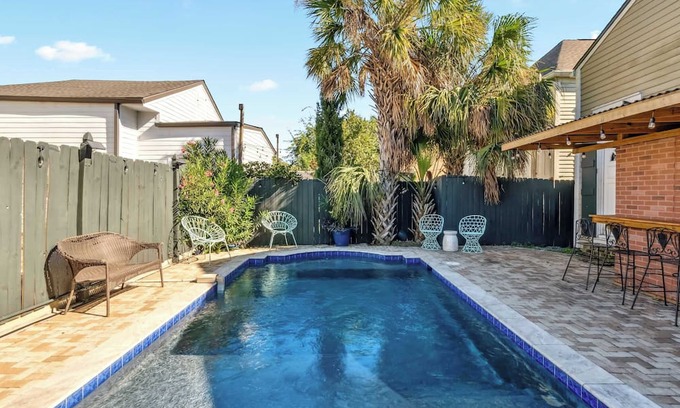 Faubourg Lafayette Casa | Relaxing Bohemian House w Heated Pool 5br|4ba