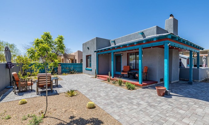 Tucson Casa | Modern, new house. One Block from Campus