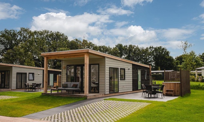 Municipality of Rijssen-Holten Complejo | Panorama Lodge met hottub | 4p.