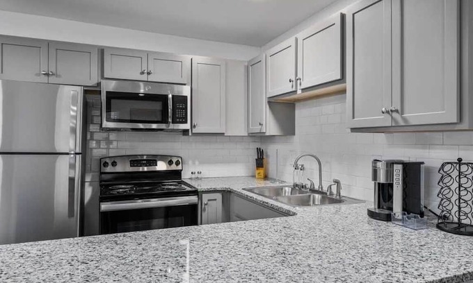 Forest Park Apartamento | Modern Apt. close to Restaurants - Highland Golf