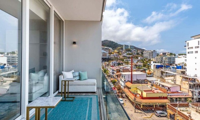 Centro de Puerto Vallarta Condominio | Luxurious 2 bed 2 bath. Avida!