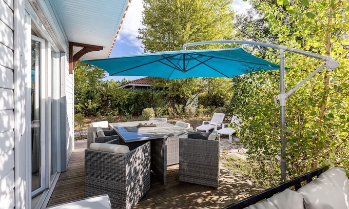Parentis-en-Born Casa | Chalet 'Bois lac de Biscarrosse' with heated Pool, Private Garden & Wi-Fi