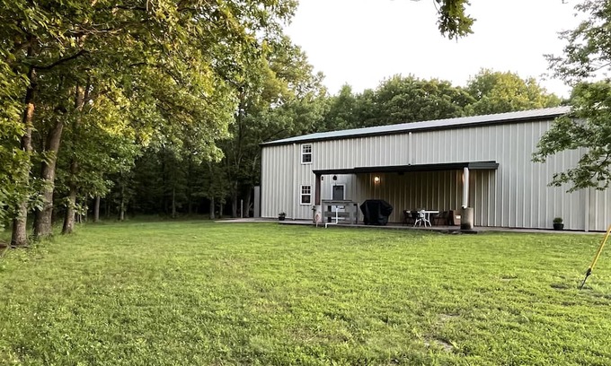 Clinton Casa | The perfect getaway on 14 acres just minutes from Truman Lake!