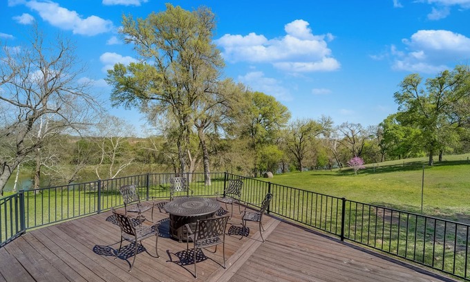 Bastrop Casa | The Tarcoola Ranch by Lodgewell - Riverfront Ranch - Have a g' day and g' night there