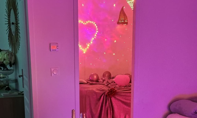 Freneuse Apartamento | Romantic Apartment with Private Jacuzzi