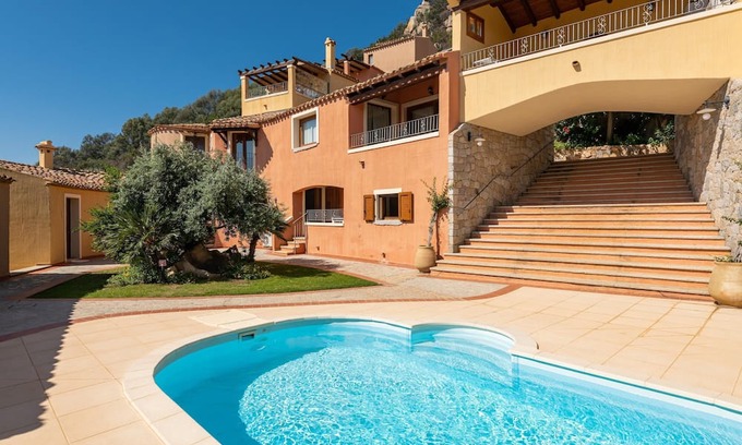 Costa Rei Casa | Holiday Home 'Villetta Riccardo N7' with Mountain View, Shared Pool and Air Conditioning