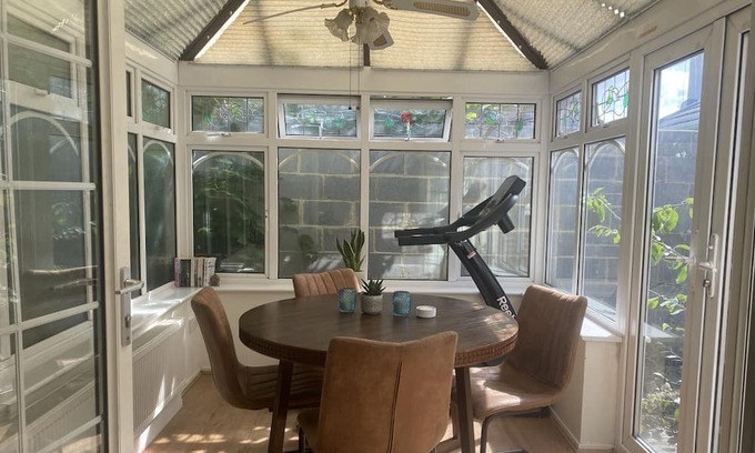 Abbey Wood Apartamento | Beautiful ground floor flat with conservatory
