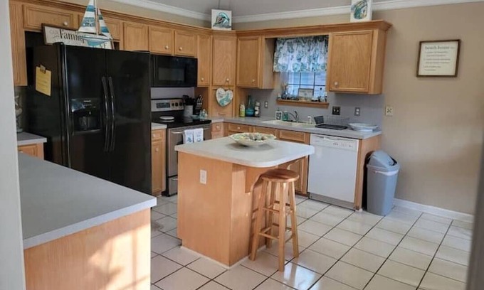 Shreveport Casa | Beautiful, Cheerful (Beach house) with a pool and King size suite