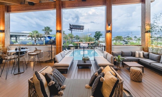 North Charleston Casa | Bird Song : Recently Renovated in Mixson!