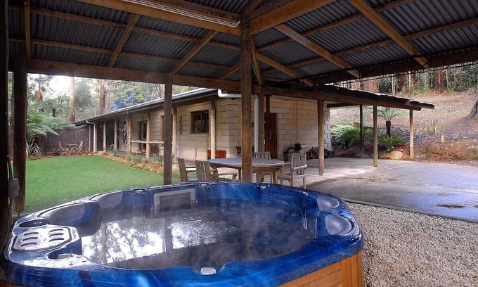 Mount Dandenong Cabina | Jacuzzi in 7 Acre Rain Forest Paradise