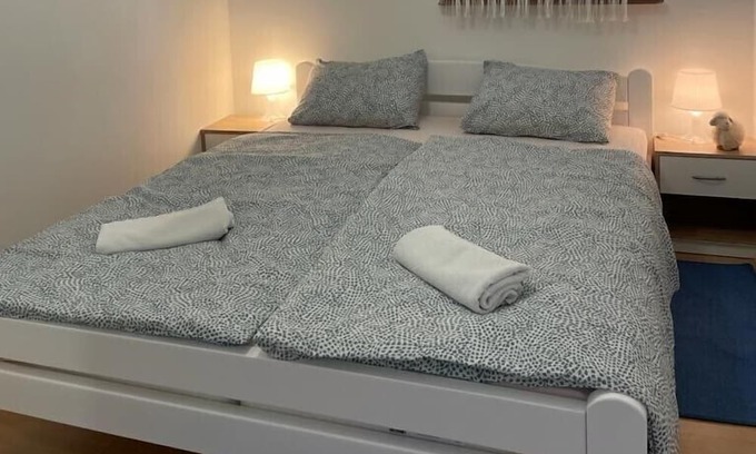 Milcetici Apartamento | Apartment Pape *** with terrace