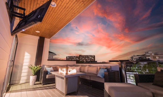West End Casa | Country Muse - Mins To Broadway - Rooftop Patio