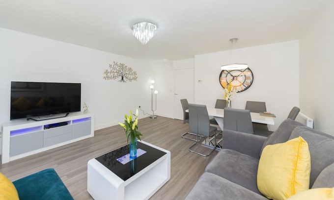 Reading Casa | Greenfield Modern 3 Bed room Home - Southscote lane, Reading