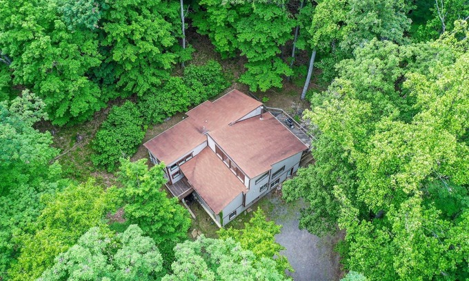 Berkeley Springs Casa | Turtle Pond- The cabin with it all!