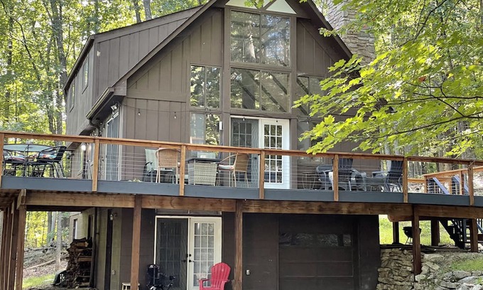 Berkeley Springs Cabina | Into the woods- Check out the newly renovated and restocked kitchen!