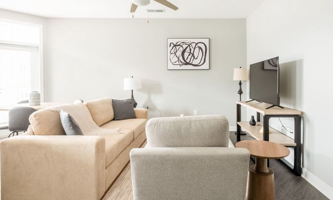 Chapel Hill Apartamento | Modern Apartment in Prime Location (ID7738X85)