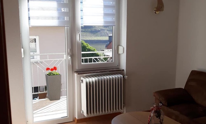 Briedern Apartamento | Apartment Römerstrasse 11 - Cafe Klering
