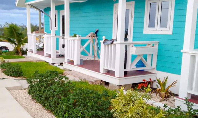 Rolleville Cabaña | 1-2 MINUTES AWAY FROM THE BEACH
