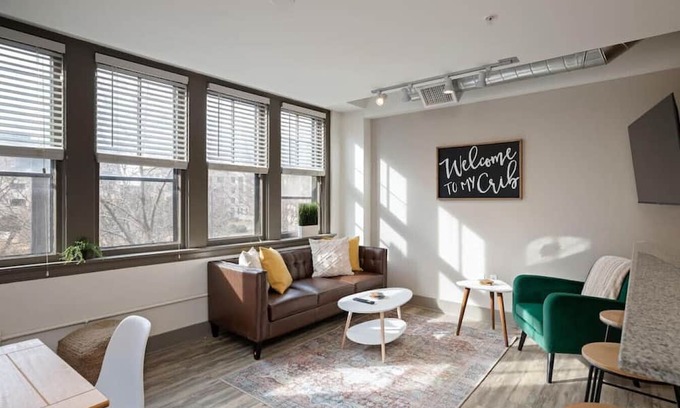 Hanover Place Apartamento | ★ King Bed ★ Uptown Theater★