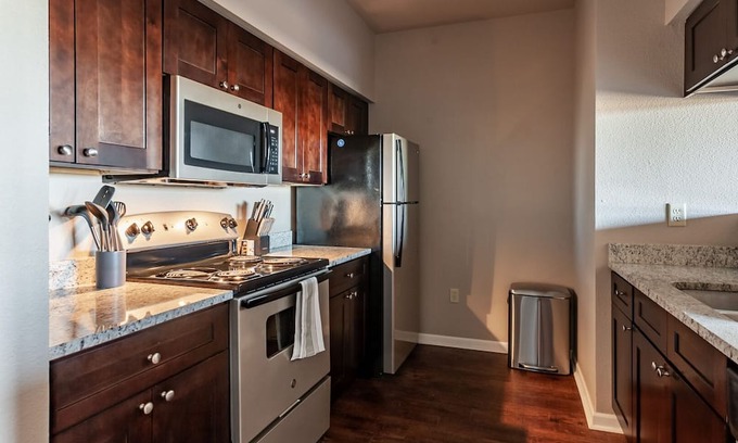 Bentonville Apartamento | Modern Apartment in Prime Location (ID8347X53)