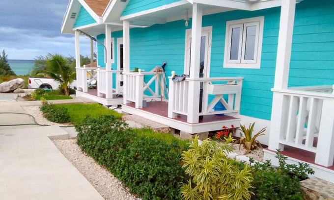 Rolleville Cabaña | 3-2 Minutes Away From The Beach, Restuarant, Stores And Bars