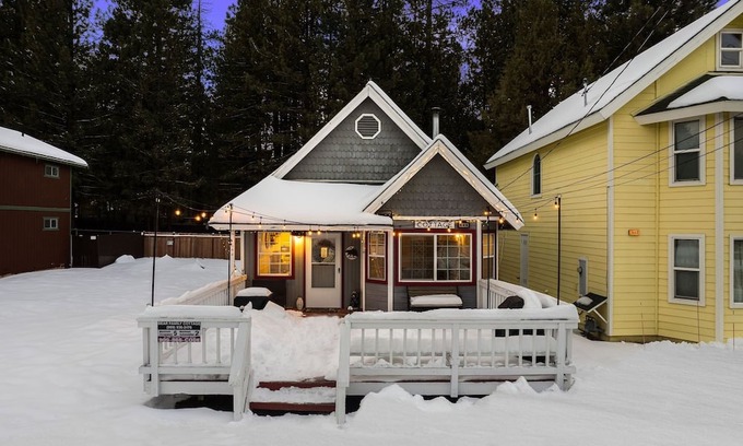 Big Bear Lake Cabaña | Walk/Bike to BikePark/Lake/Zoo/Trails + FirePit + Pet/Baby-friendly