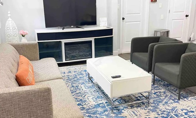 Elizabeth Apartamento | Cozy 2BR Parking&Laundry near NYC Self Check-IN