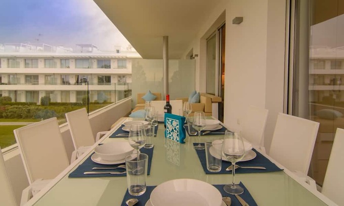 Nueva Milla de Oro Apartamento | Belaire 4 bedroom apartment with terrace and shared pools
