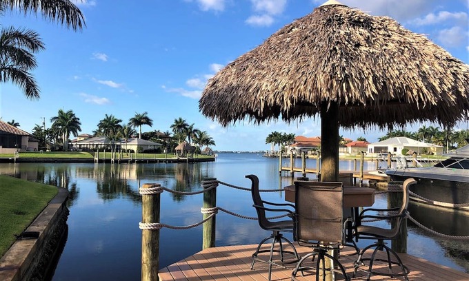 Yacht Club Villa | Excl. Villa de lujo * Top * Sur frente a la piscina * jacuzzi * Wireless * muelle * Tiki Hut *