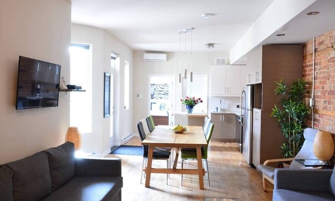 Plateau Mont Royal Apartamento | Sunny Top Floor - Huge Terrace - 4 bedrooms + 3 bathrooms - WiFi + parking*!