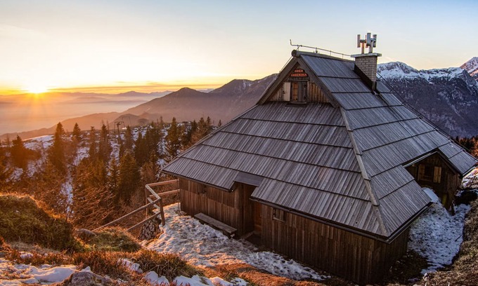 Kamnik Casa | The Eagle's Nest high in the mountains with sauna and hot tub