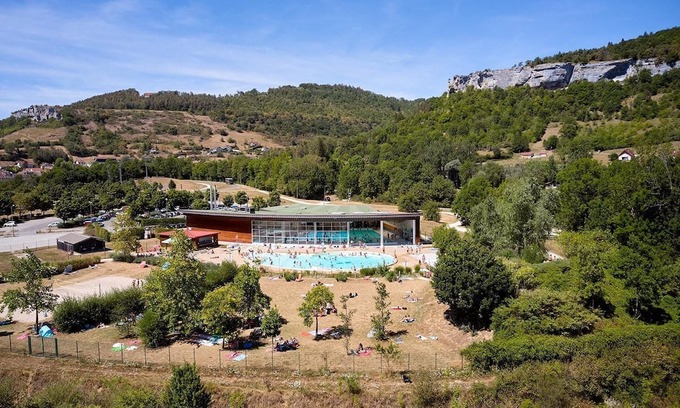 Ornans Chalet De Esquí | Camping ecológico de cuatro estrellas en las montañas del Jura