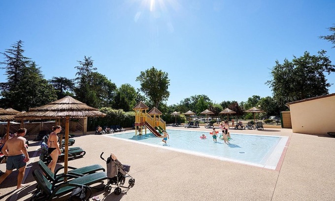 Gigny-sur-Saone Chalet De Esquí | Hermoso camping de 5 estrellas con castillo en el sur de Borgoña