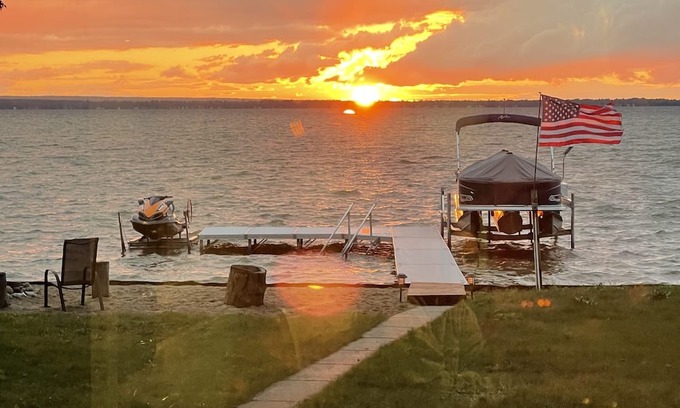 Onaway Casa | Sunset Dreams on Black Lake