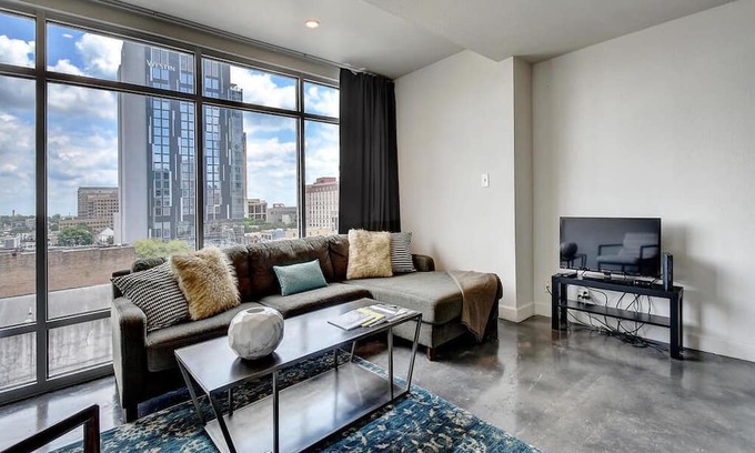 Downtown Austin Apartamento | The Littlefields by Lodgewell, Stylish Loft, Downtown Views