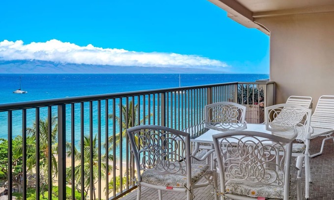 Kaanapali Condominio | Maui Resort Rentals: Whaler 959 - Remodeled 9th Floor 1BR w/ Stunning Ocean and West Maui Mountain Views!