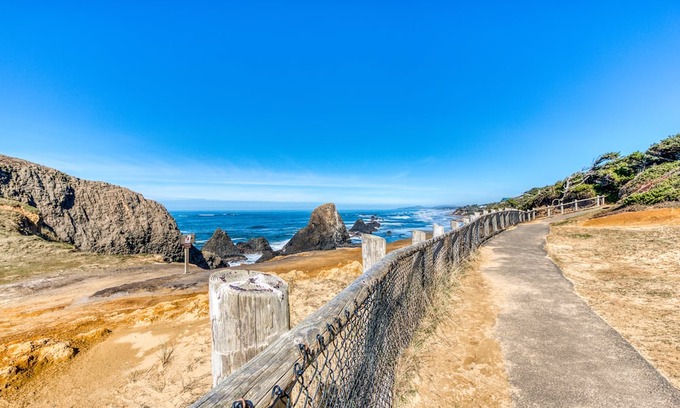 Tillicum Beach Cabaña | Quaint cottage in the woods 75 yards to the beach - dog-friendly, firepit & WiFi
