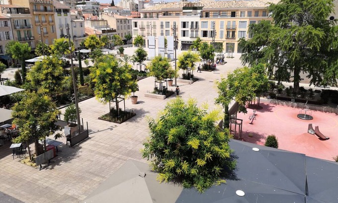 Antibes Old Town Apartamento | Bright air-conditioned apartment, Old Antibes close to all activities and beaches