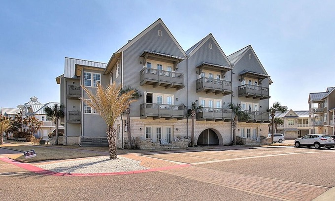 Cinnamon Shore Condominio | Customized Condo w/ Designer Details@Cinnamon Shore w/ Great Amenities!