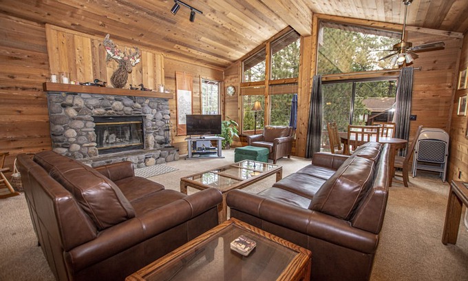 Lake Forest Casa | Vance: Sunny and Spacious Dollar Point Home