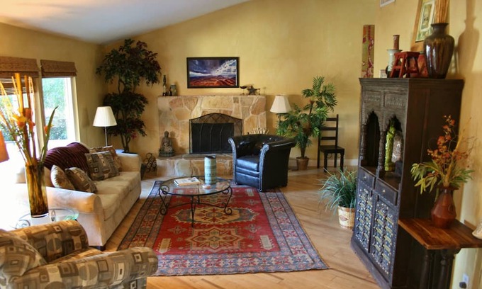 Las Vegas Casa | Excelente ubicación, carácter, tranquilo y resplandeciente, gran patio